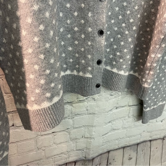 Old Navy Gray and White Button Up Crewneck Knotted Sweater XXL NWT - Picture 4 of 9